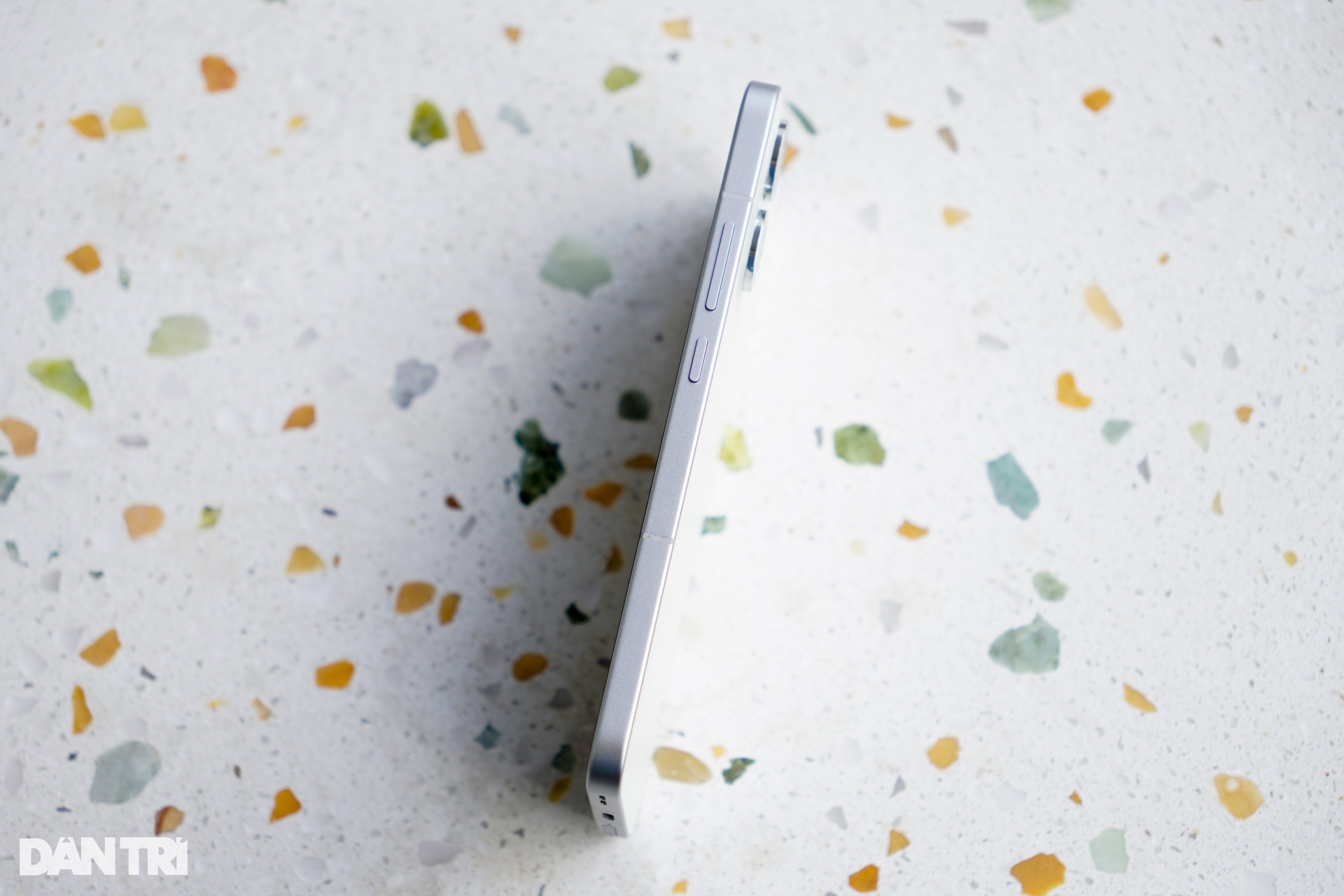 Đánh giá: Oppo Reno14 5G và sức ép từ iPhone 16, Samsung Galaxy S24 - 4