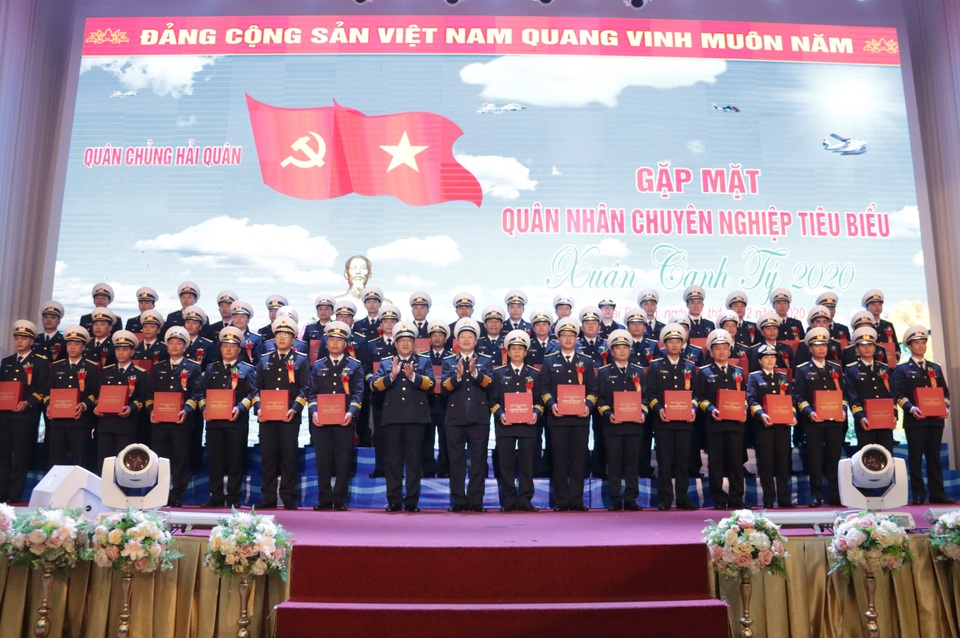 Quân chủng Hải quân: Tuyên dương quân nhân chuyên nghiệp - 13 Quân chủng Hải quân: Tuyên dương quân nhân chuyên nghiệp - 13