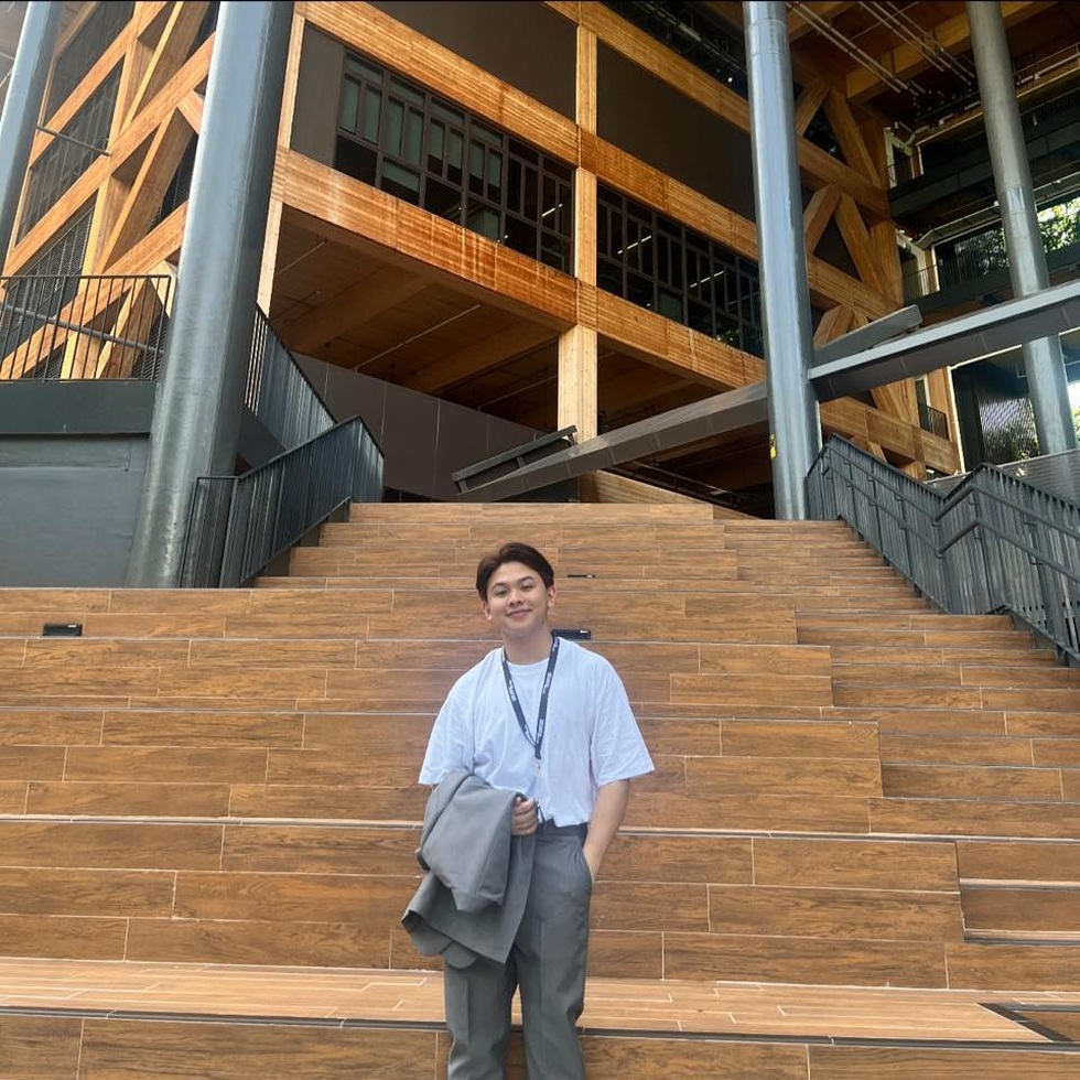 Chàng trai gây sốt khi từ cậu bé lang thang trở thành thủ khoa đại học - 2