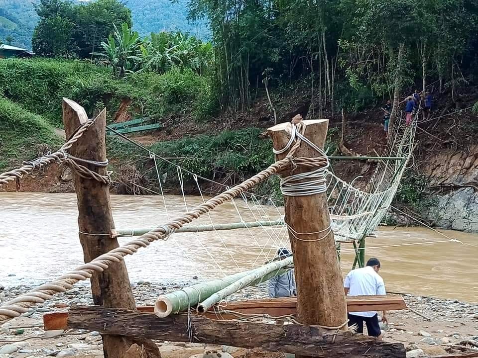 Bộ đội, dân quân giúp dân làm cầu treo cho học sinh đến trường - 7 Bộ đội, dân quân giúp dân làm cầu treo cho học sinh đến trường - 7