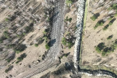 Ukraine xây phòng tuyến 10.000 "răng rồng" bảo vệ Kiev