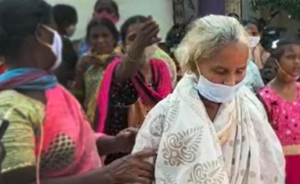 Bệnh nhân Covid-19 Ấn Độ về nhà sau 18 ngày gia đình chôn cất thi thể - 1 Bệnh nhân Covid-19 Ấn Độ về nhà sau 18 ngày gia đình chôn cất thi thể - 1