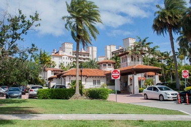 Khu dân cư toàn đại gia "ẩn náu", thu nhập một năm mua được 3 siêu xe