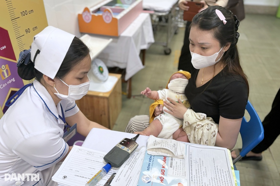 Thứ trưởng Bộ Y tế: 11 năm mới cập nhật hướng dẫn điều trị sởi là quá chậm - 2 Thứ trưởng Bộ Y tế: 11 năm mới cập nhật hướng dẫn điều trị sởi là quá chậm - 2