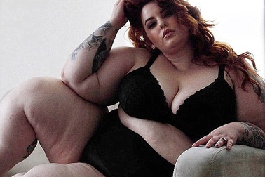 Người mẫu béo vẫn tự tin khoe thân