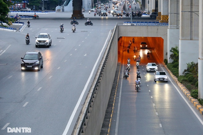 So sánh giao thông ở Hà Nội đông - vắng khác biệt khi giãn cách xã hội - 12 So sánh giao thông ở Hà Nội đông - vắng khác biệt khi giãn cách xã hội - 12