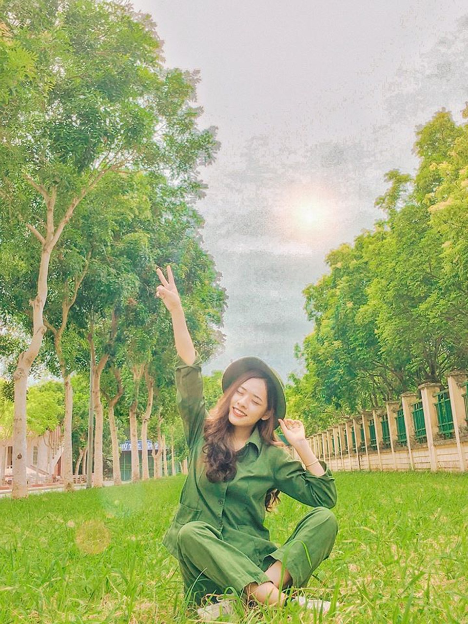 Dàn “cực phẩm” ĐH Kinh tế Quốc dân khoe nhan sắc trong kỳ học quân sự - 4