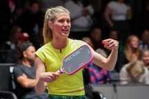 Người chơi pickleball thận trọng khi sử dụng miếng dán chì