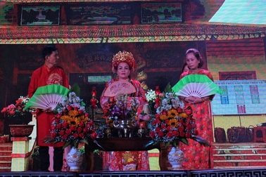 Hàng ngàn du khách tưng bừng trẩy hội Bà Thu Bồn ở Quảng Nam