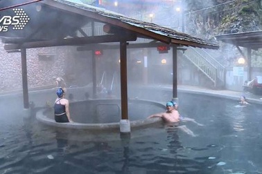 Người đàn ông tử vong khi đang tắm suối nước nóng