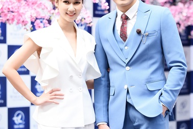 Diễn viên Đình Tú công khai xuất hiện cùng "vợ" và bồ trong sự kiện Waka Biha