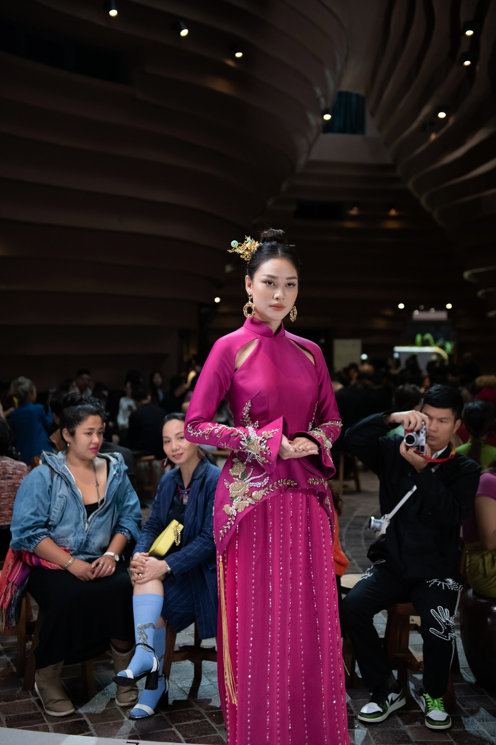 Hoa hậu Ngô Phương Lan giản dị, Á hậu Huyền My mặc áo dài ấn tượng - 8 Hoa hậu Ngô Phương Lan giản dị, Á hậu Huyền My mặc áo dài ấn tượng - 8