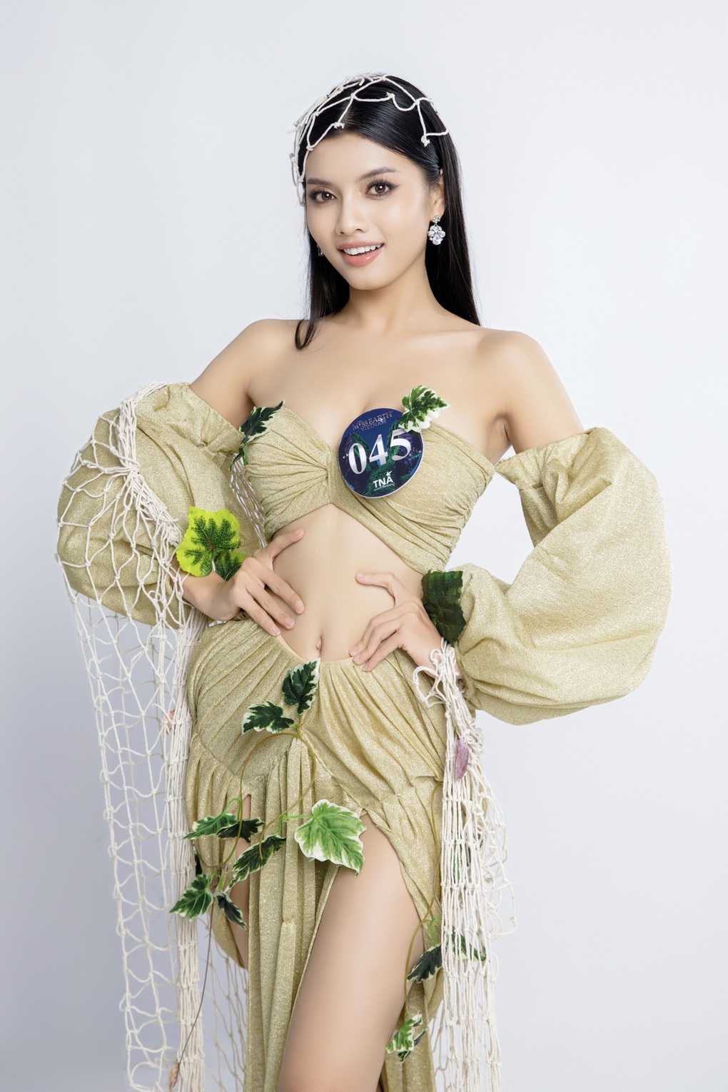 Thí sinh Miss Earth Vietnam 2023 đối đáp căng thẳng với giám khảo - 2 Thí sinh Miss Earth Vietnam 2023 đối đáp căng thẳng với giám khảo - 2