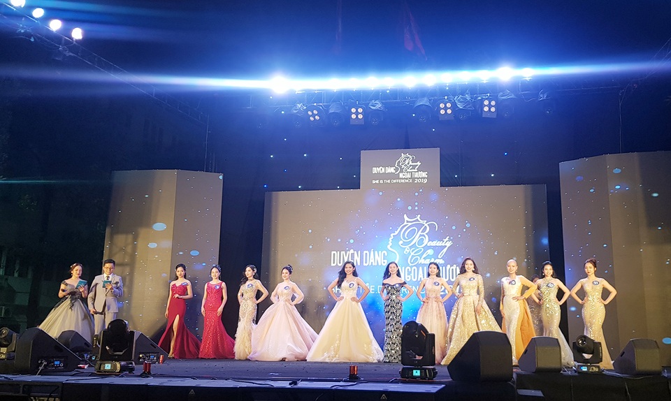 Lộ diện tân Hoa khôi ĐH Ngoại thương Hà Nội - 1 Lộ diện tân Hoa khôi ĐH Ngoại thương Hà Nội - 1