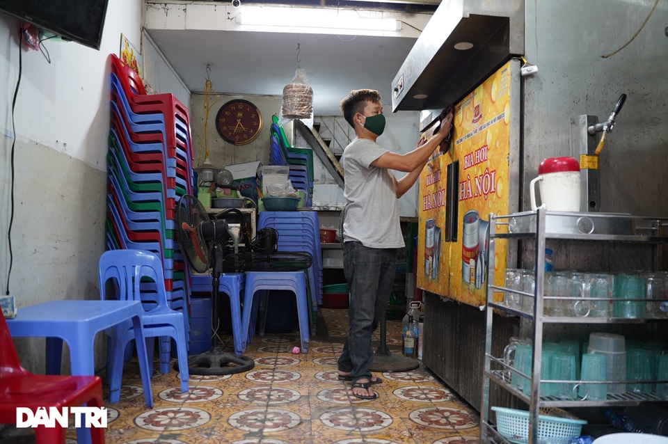 Hàng loạt quán bia ở Hà Nội gấp rút đóng cửa tạm thời vì dịch Covid-19 - 7 Hàng loạt quán bia ở Hà Nội gấp rút đóng cửa tạm thời vì dịch Covid-19 - 7