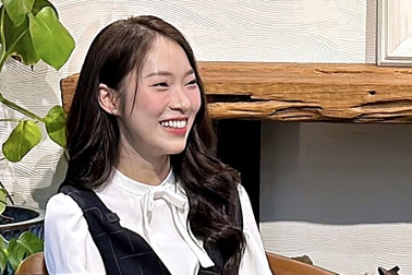 "Hot girl 7 thứ tiếng" Khánh Vy: "Bạn trai sẽ cùng tần số, kinh tế như tôi"