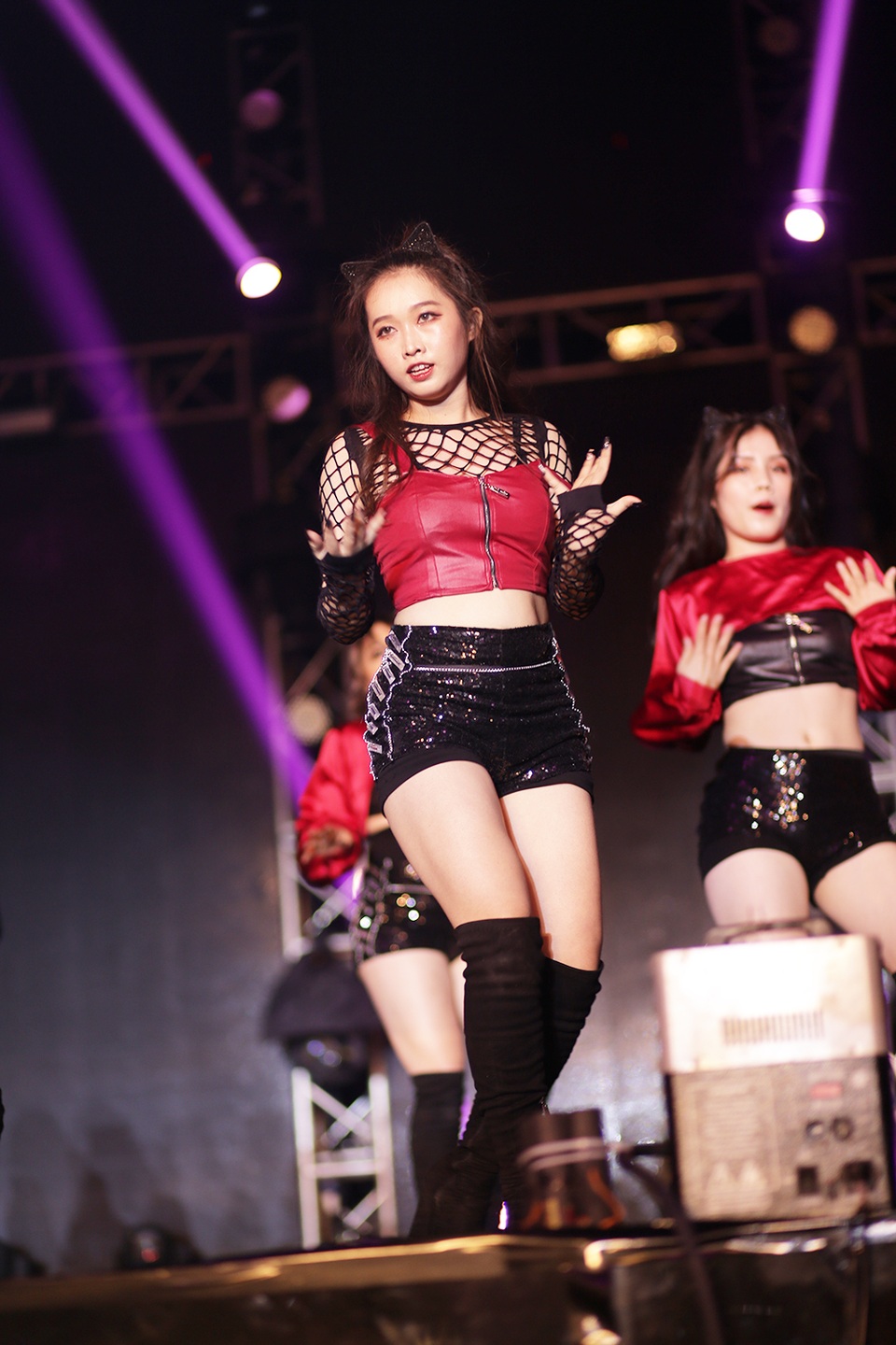 “Bản sao” Lisa Blackpink gây ấn tượng trong đêm nhạc hội sinh viên - 11 “Bản sao” Lisa Blackpink gây ấn tượng trong đêm nhạc hội sinh viên - 11
