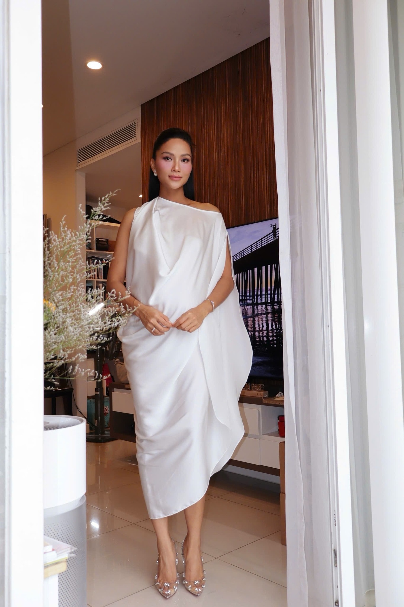 H'Hen Nie និង Tuyet Lan: ការប្រលងសម្រស់របស់ម្តាយមានផ្ទៃពោះដែលទាន់សម័យបំផុតក្នុង showbiz - 3 H’Hen Niê và Tuyết Lan: Cuộc đọ sắc mẹ bầu sành điệu nhất showbiz - 3