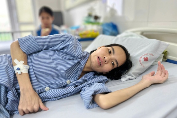 Mẹ nghèo ghép phổi, khát khao sống để trở về bên hai con thơ