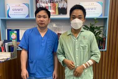 Người bố trẻ Lò Văn Cường đủ tiền phẫu thuật sau 3 ngày được giúp đỡ