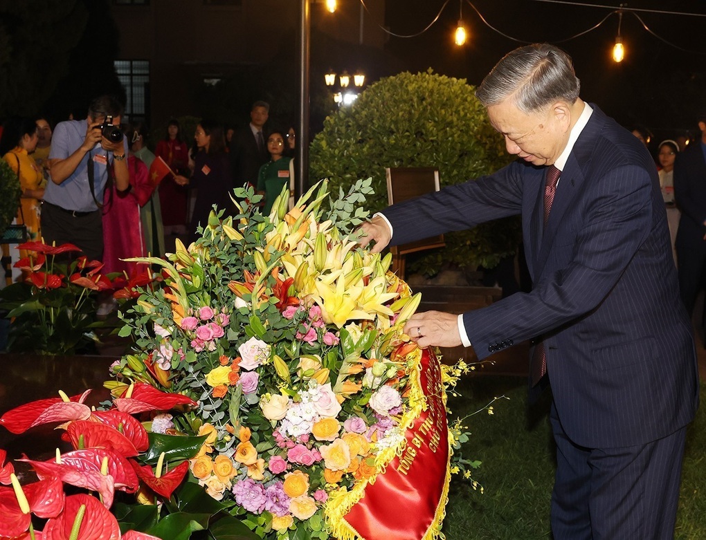 Tổng Bí thư, Chủ tịch nước Tô Lâm thăm Đại sứ quán và gặp gỡ cộng đồng người Việt Nam tại Trung Quốc - 4 Tổng Bí thư, Chủ tịch nước Tô Lâm thăm Đại sứ quán và gặp gỡ cộng đồng người Việt Nam tại Trung Quốc - 4