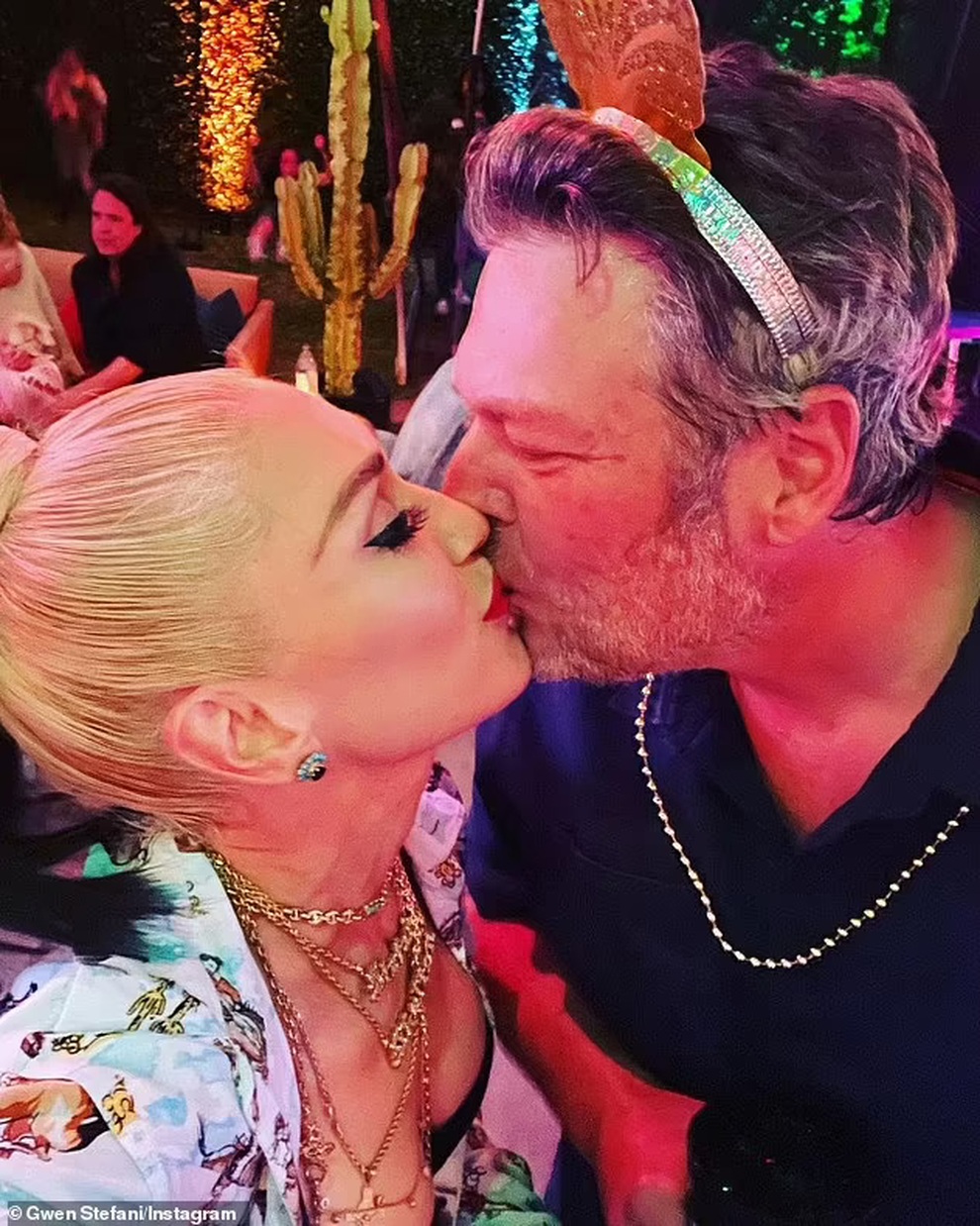 Ngôi sao U60 Gwen Stefani cưới chồng kém 7 tuổi - 7 Ngôi sao U60 Gwen Stefani cưới chồng kém 7 tuổi - 7