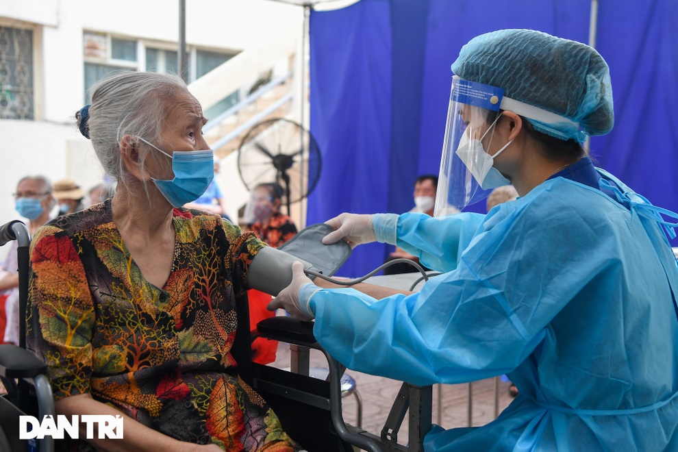 Hà Nội 10/9: Tiêm vắc xin kết hợp xét nghiệm sàng lọc nhằm vét sạch F0 - 3 Hà Nội 10/9: Tiêm vắc xin kết hợp xét nghiệm sàng lọc nhằm vét sạch F0 - 3