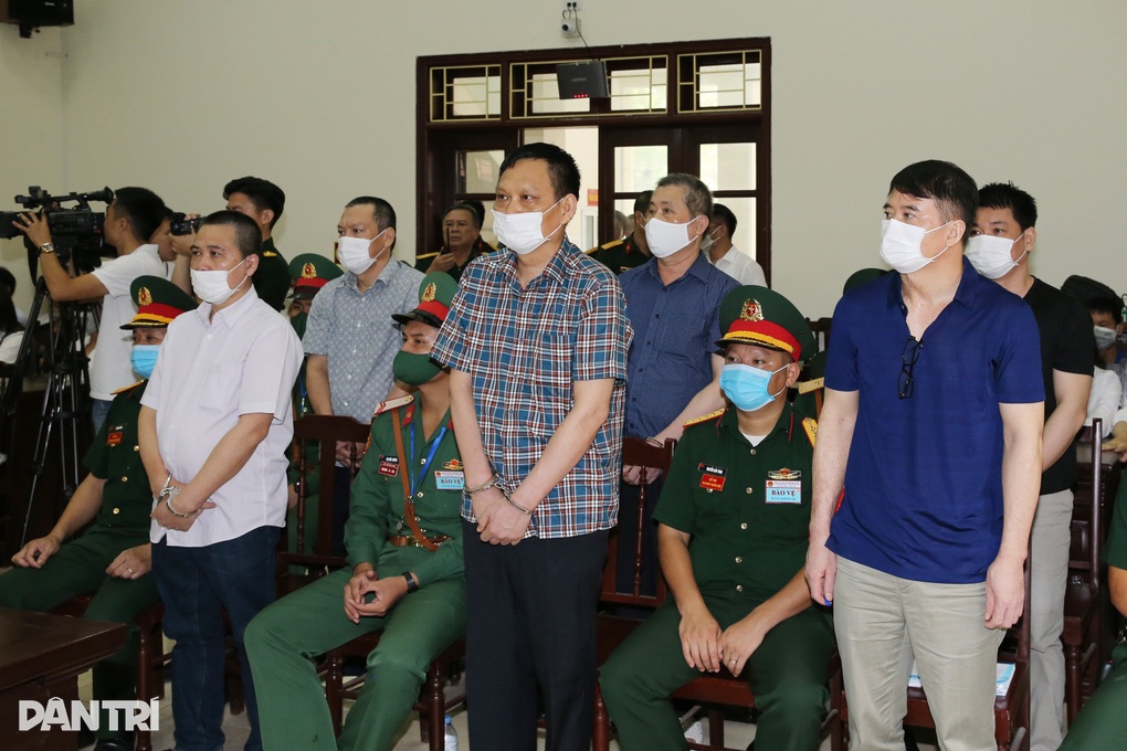 9 cán bộ quân đội hầu tòa trong vụ án buôn lậu hơn 198 triệu lít xăng - 1