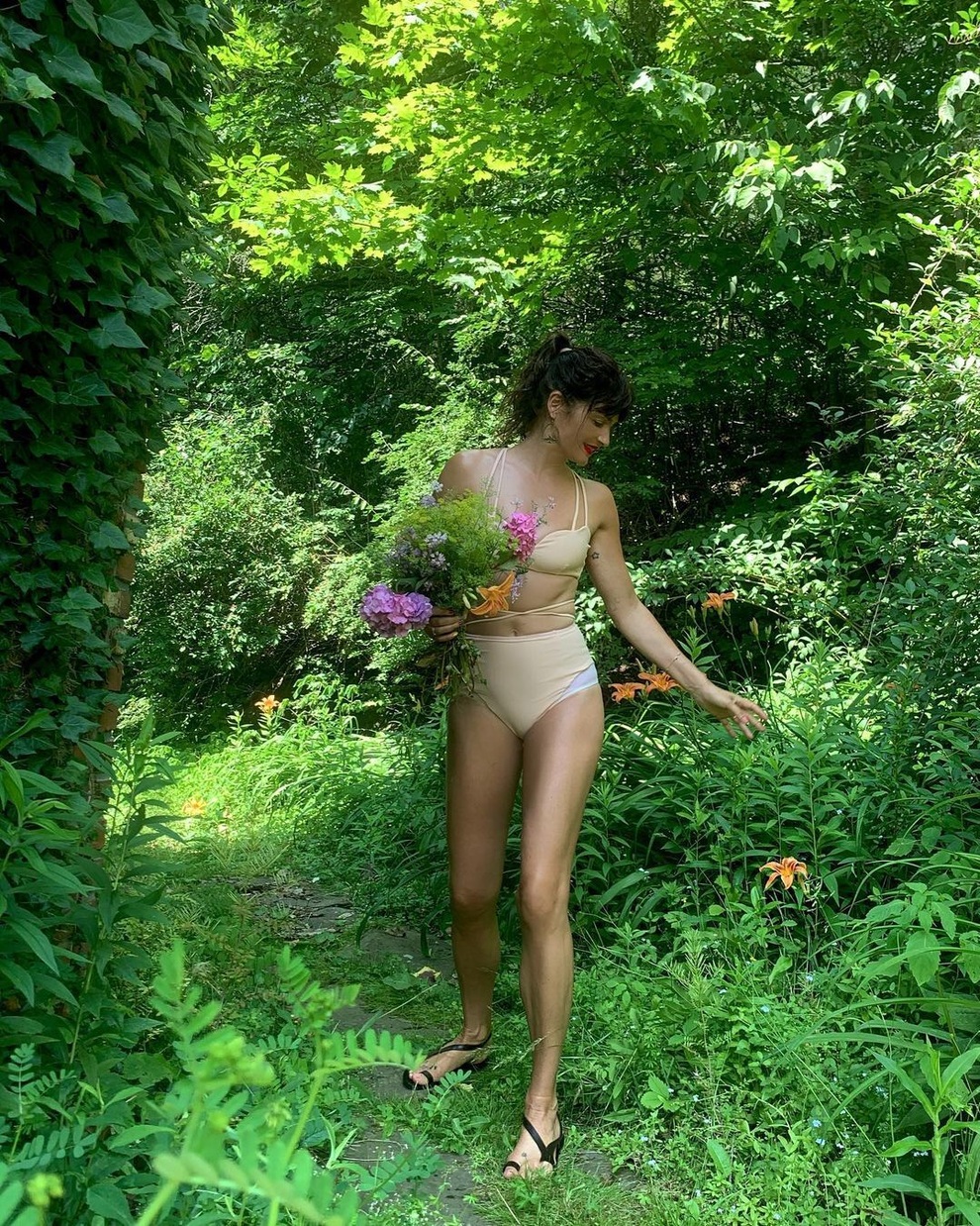 Bí quyết duy trì vóc dáng nóng bỏng của cựu hoa hậu kiêm siêu mẫu tuổi 53 - 4