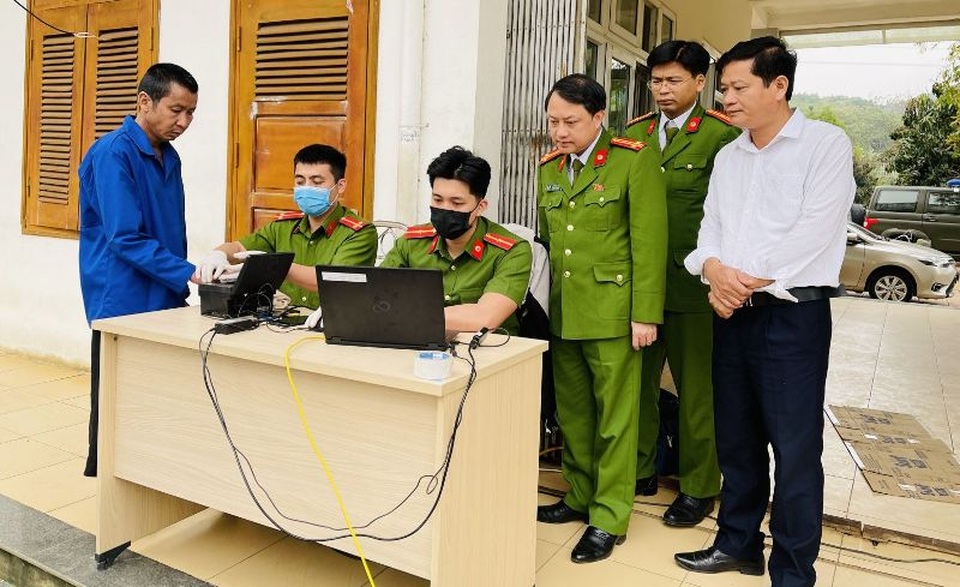 Đơn vị đầu tiên trong cả nước hoàn thành cấp căn cước công dân gắn chip - 1 Đơn vị đầu tiên trong cả nước hoàn thành cấp căn cước công dân gắn chip - 1