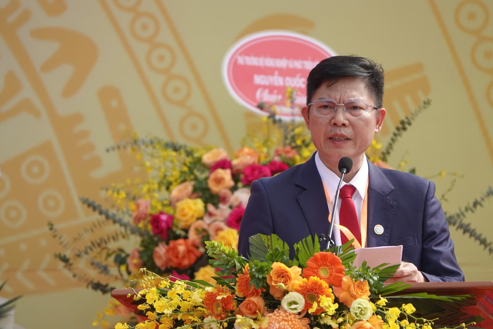 ឧបនាយករដ្ឋមន្ត្រី៖ និស្សិតបញ្ចប់ការសិក្សាត្រូវមានសមត្ថភាពធ្វើការងារជាក់ស្តែង - ៣ Phó Thủ tướng: Sinh viên ra trường phải có khả năng làm việc thực tiễn - 3