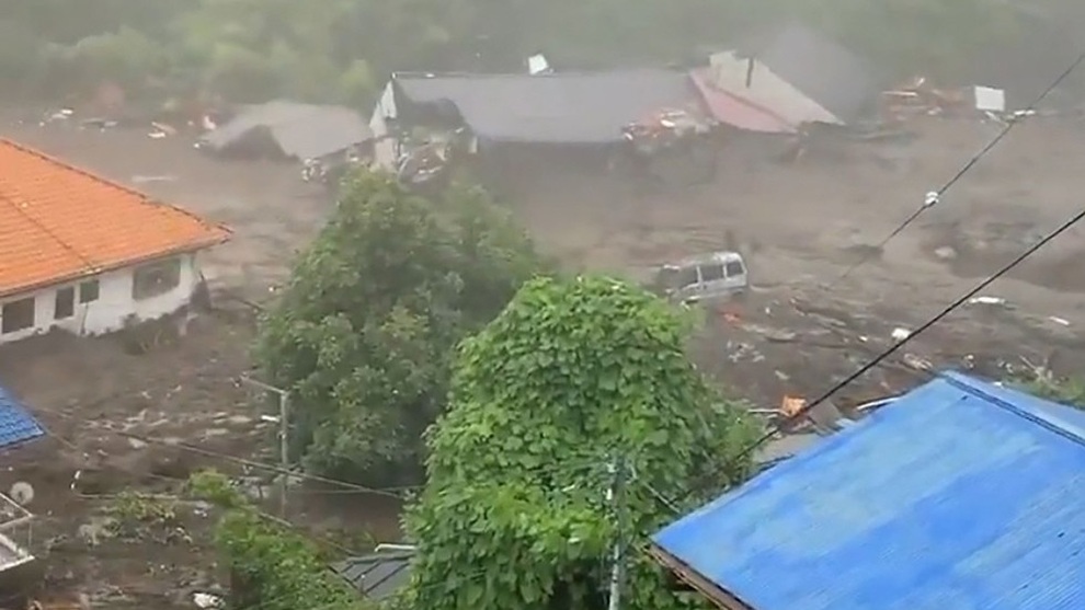 Kinh hoàng khoảnh khắc lở đất cuốn phăng nhà cửa ở Nhật Bản - 1 Kinh hoàng khoảnh khắc lở đất cuốn phăng nhà cửa ở Nhật Bản - 1