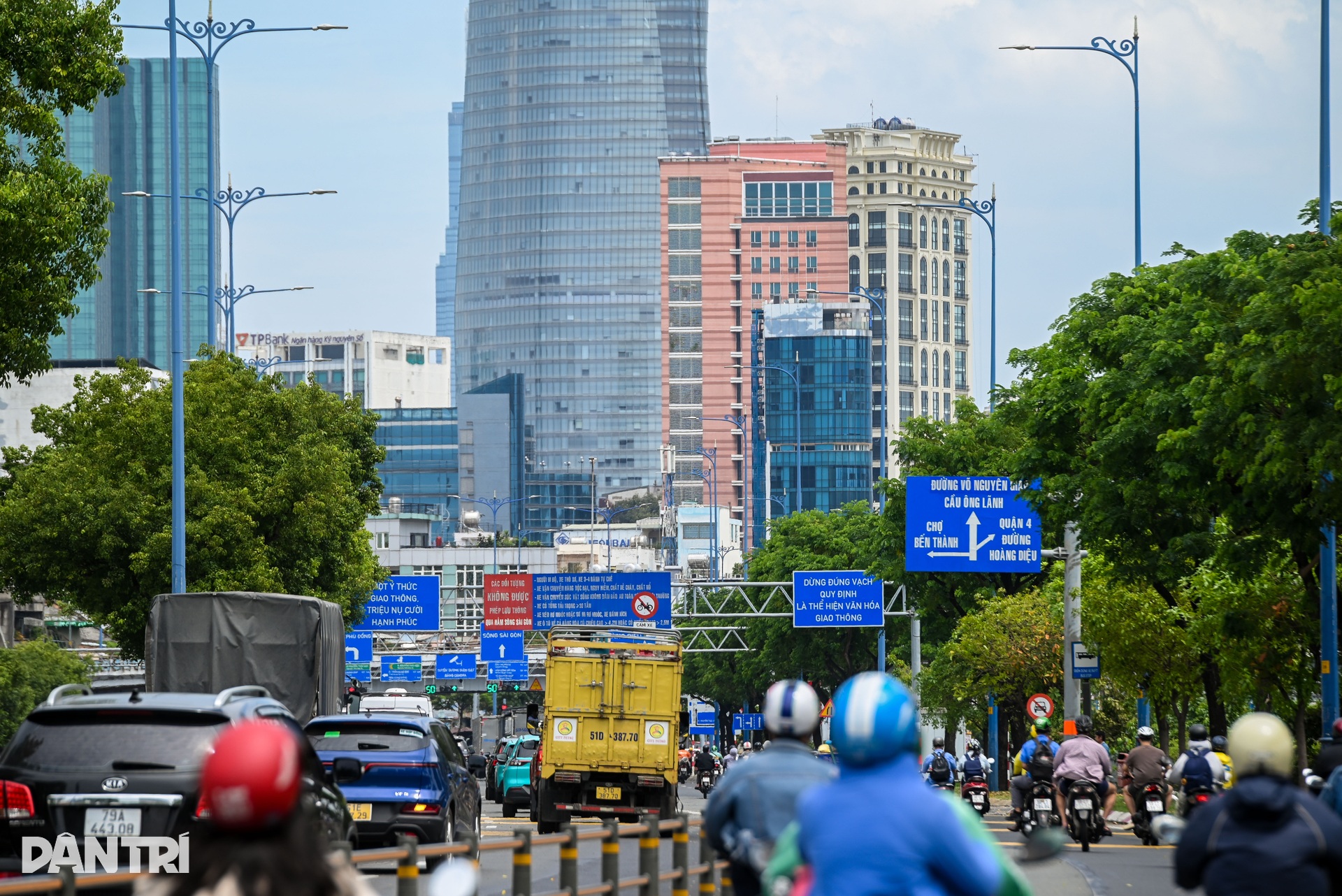 Ma trận biển báo giao thông đánh đố tài xế ở TPHCM - 6 Ma trận biển báo giao thông đánh đố tài xế ở TPHCM - 6