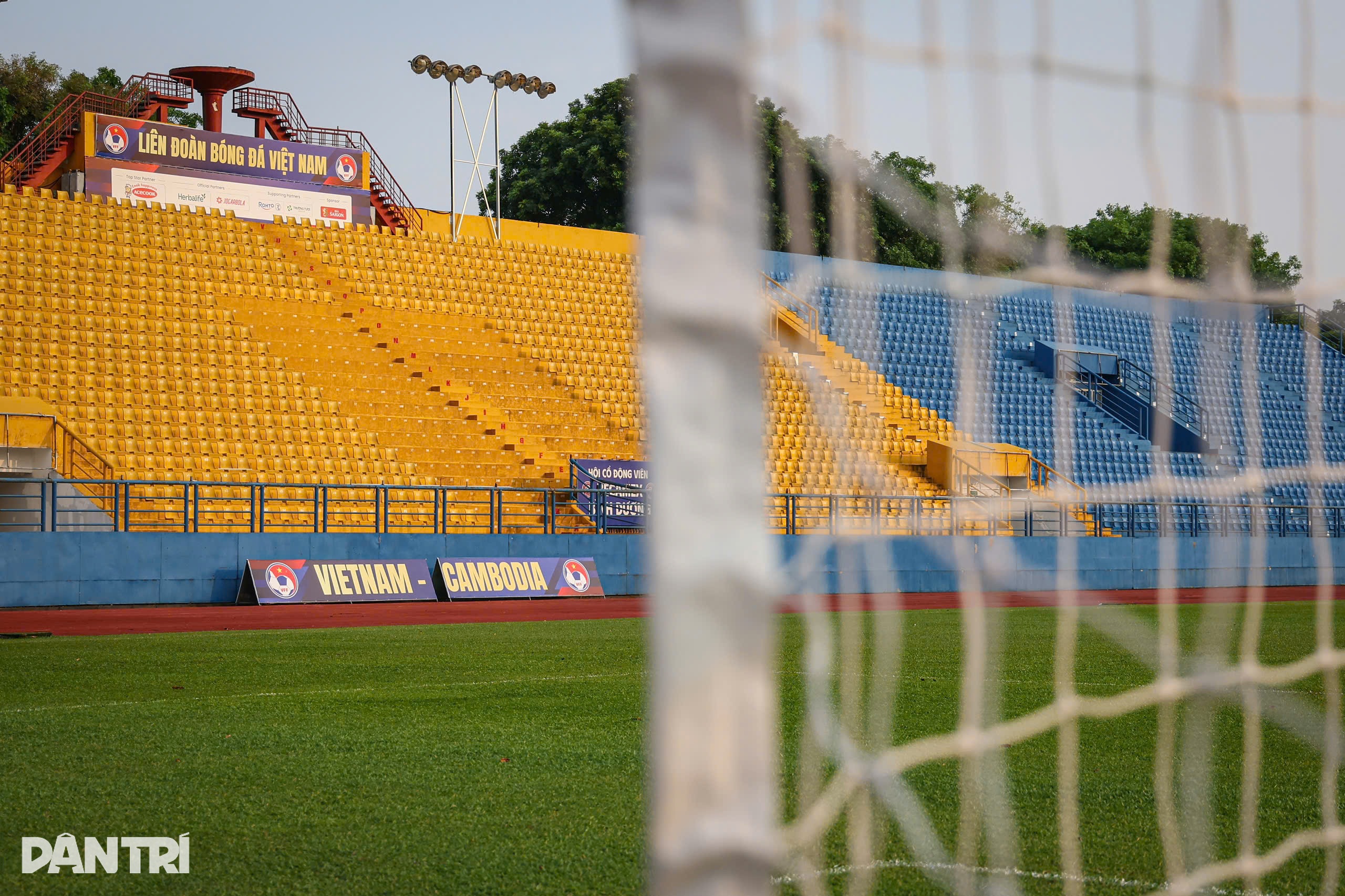 View - Mặt cỏ sân Gò Đậu xanh mướt, tuyển Việt Nam sẵn sàng gặp Campuchia và Lào | Báo Dân trí