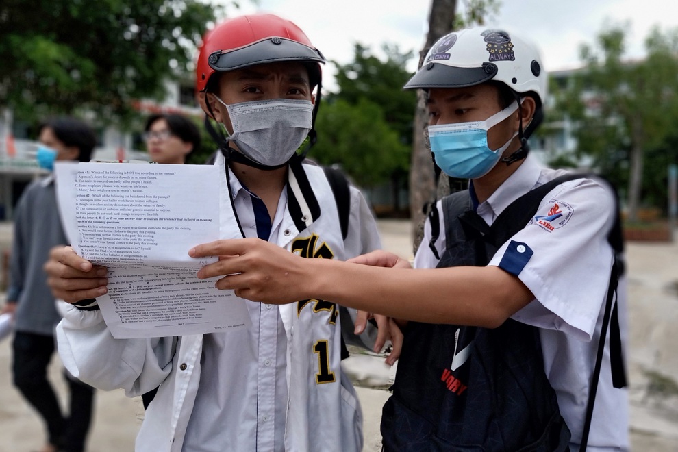 Thí sinh nhận định đề thi tiếng Anh dễ, làm được 90% bài thi - 2 Thí sinh nhận định đề thi tiếng Anh dễ, làm được 90% bài thi - 2