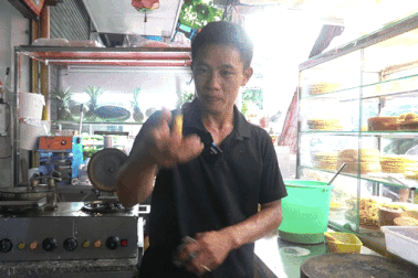 Chàng trai làm bánh như luyện "kung-fu" ở TPHCM