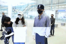 Hyun Bin và Son Ye Jin kết thúc kỳ trăng mật vì liên tục bị đeo bám