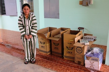 Bắt 2 đối tượng vận chuyển hàng ngàn gói thuốc lá lậu