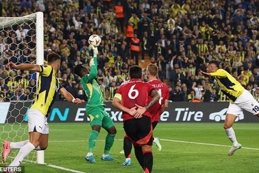 Cứu thua xuất thần trước Fenerbahce, thủ môn Man Utd vẫn cảm thấy thất vọng