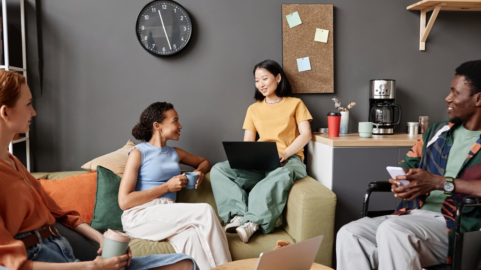 Giới trẻ từng bước thay đổi văn hóa làm việc nơi công sở - 2