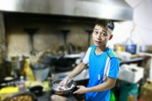 Đơn online tăng vọt, nhân viên quán ăn đêm tất bật mùa Euro