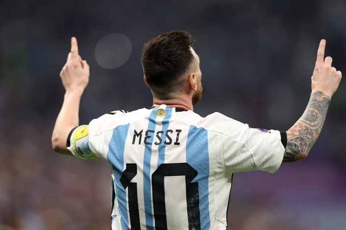 Bí mật sau cách ăn mừng bàn thắng như siêu anh hùng của Messi - 2