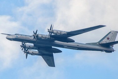 Anh điều chiến đấu cơ giám sát máy bay quân sự Nga trên Biển Bắc