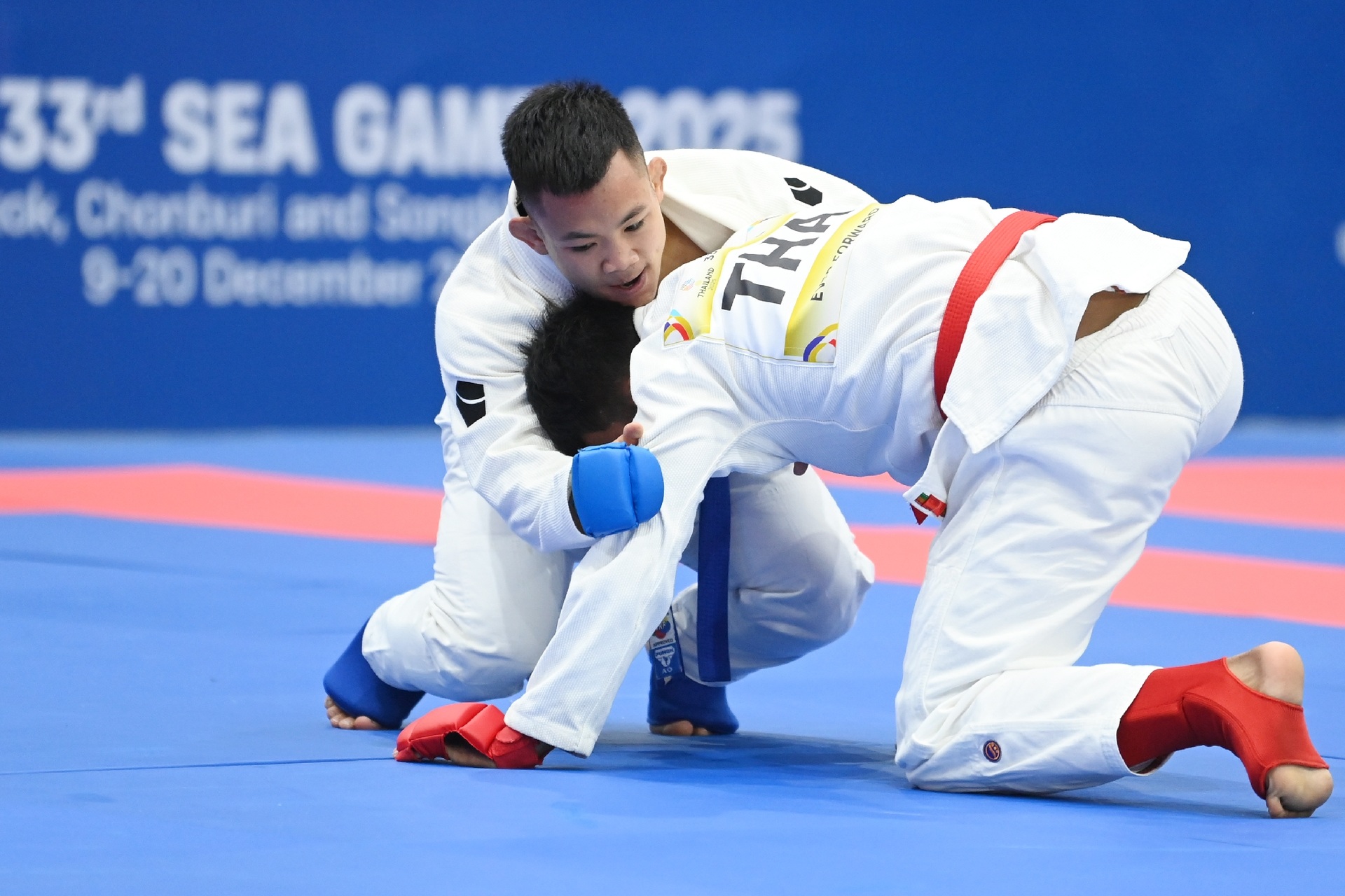 Världsmästaren Dao Hong Son förlorade sin öppningsmatch vid SEA Games med 33-4. Nhà vô địch thế giới Đào Hồng Sơn thua ngay trận ra quân SEA Games 33 - 4