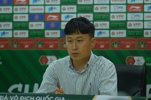 HLV CLB Hà Nội không muốn nhận thêm câu hỏi về Quang Hải