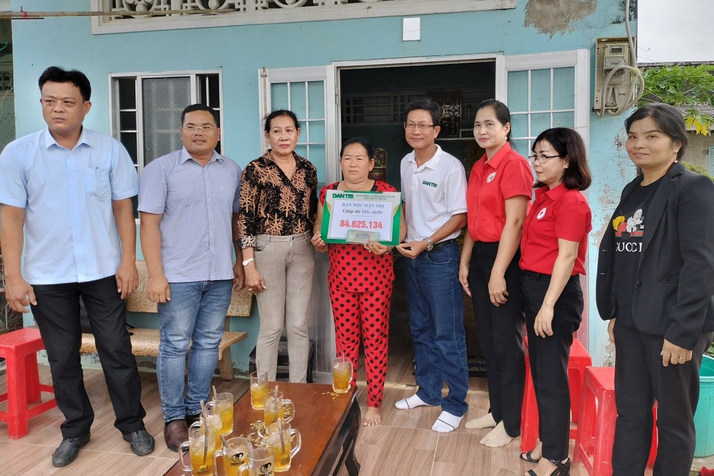 Người mẹ bệnh tim và 2 con mồ côi cha được bạn đọc Dân trí giúp gần 85 triệu đồng - 1