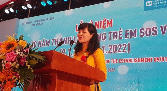 Bà Lê Minh Giang, Giám đốc Quốc gia Làng trẻ em SOS Việt Nam phát biểu tại buổi lễ.