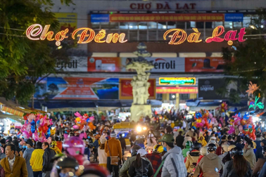 Đà Lạt mở phố đi bộ cạnh sân golf Đồi Cù phục vụ du khách