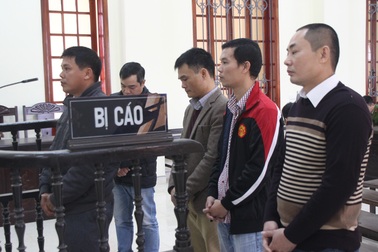 24 tháng tù cho kẻ cầm đầu đường dây sản xuất, lắp đặt IC ăn bớt xăng dầu