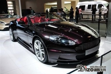 Cận cảnh xe Aston Martin phiên bản Rồng